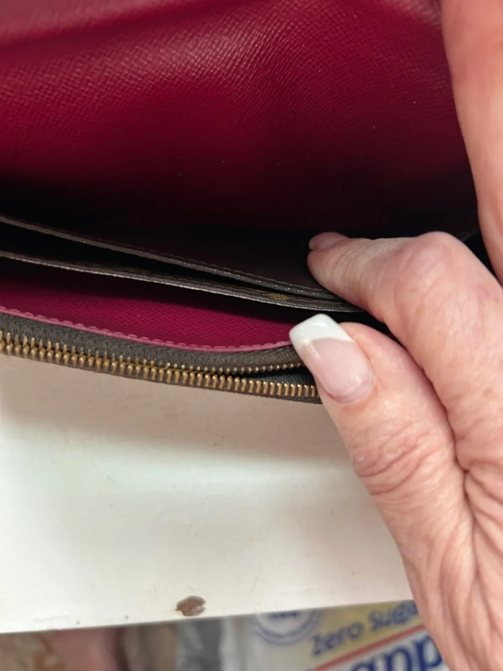 7014. ✨LUXURY✨ Louis Vuitton Emilie MonoWallet - Brown w/ Burgundy Snap. COA. - Picture 8 of 11